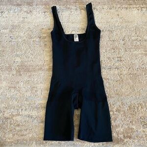 Red Hot by Spanx Luxe & Lean Open Bust Mid-Thigh Body Shaper Black Bodysuit: Med